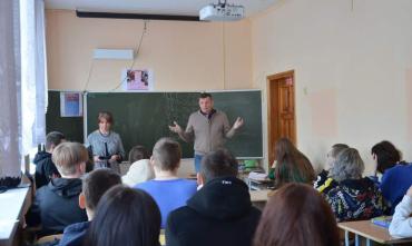 Фото Челябинские контрразведчики провели урок мужества в подшефной школе имени Николая Кузнецова