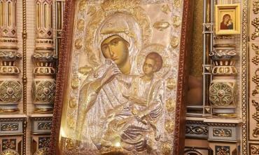 Фото Челябинской епархии передали в дар две иконы со святой горы Афон