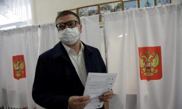 Фото Губернатор, члены кабмина и главы Челябинской области делают свой выбор 