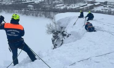 Фото Спасатели ликвидируют угрозу схода лавин в Миньяре и Усть-Катаве